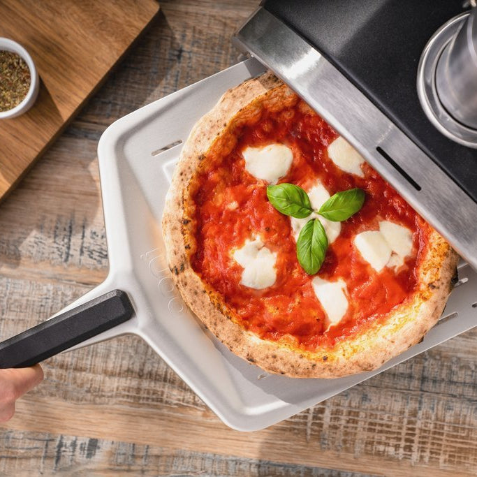 ooni fyra pizza oven with wood pellets